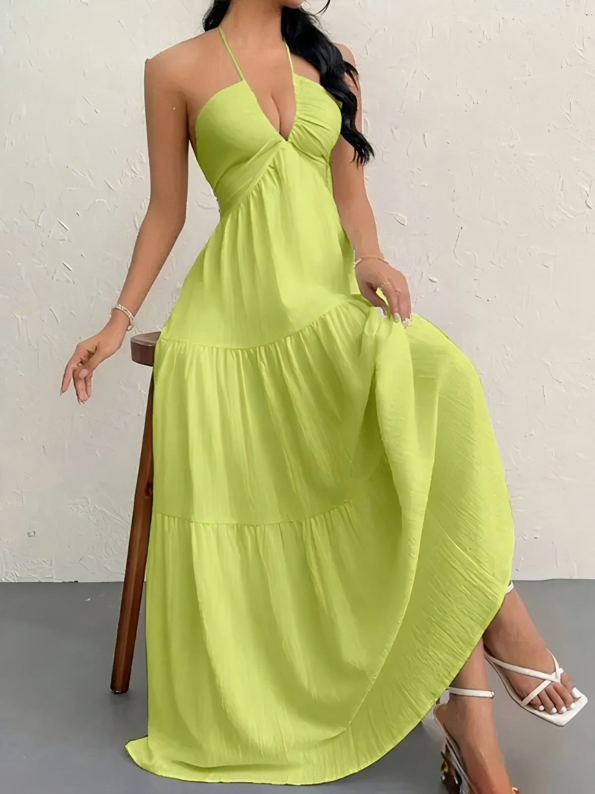 Robe dos nu col en V plissée col en V