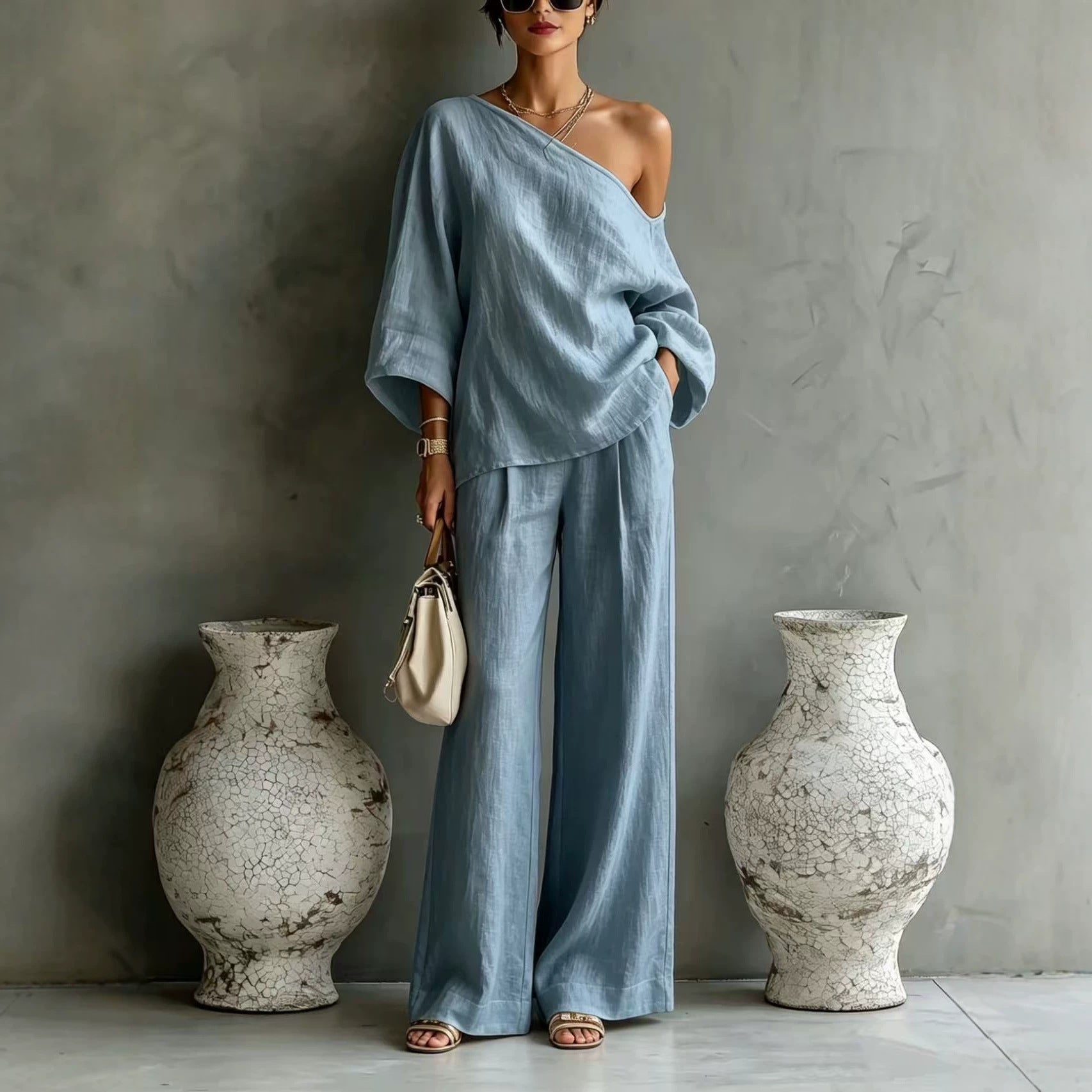 Elegant set consisting of an off-the-shoulder top and wide-leg trousers, in a casual and relaxed style.