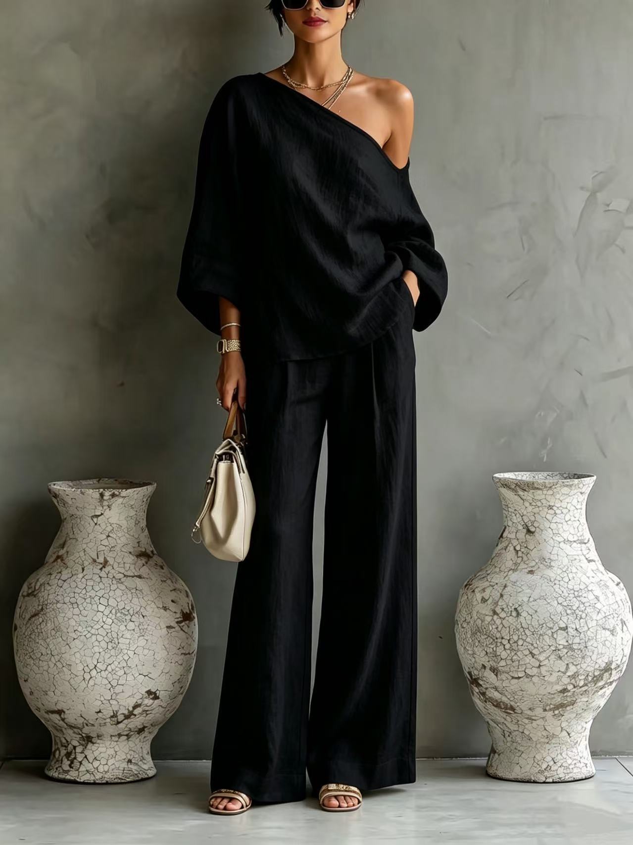 Elegant set consisting of an off-the-shoulder top and wide-leg trousers, in a casual and relaxed style.