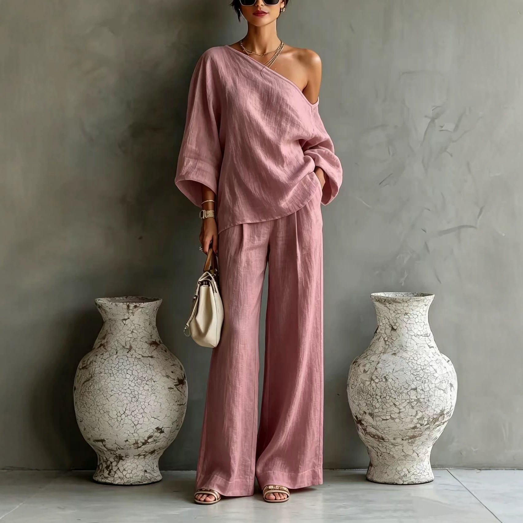 Elegant set consisting of an off-the-shoulder top and wide-leg trousers, in a casual and relaxed style.