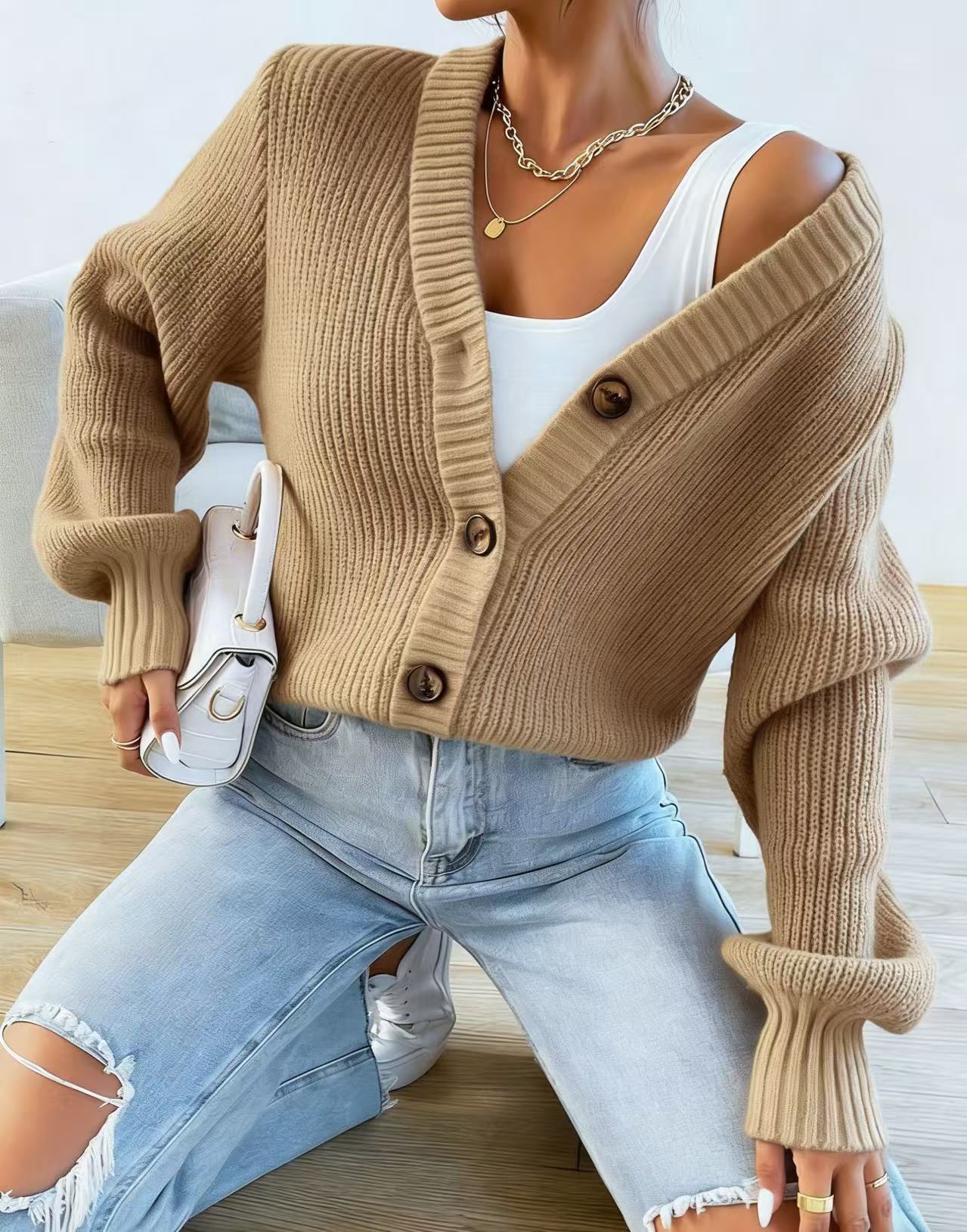 Autumn/Winter Knitted Cardigan: A Versatile Outerwear Piece