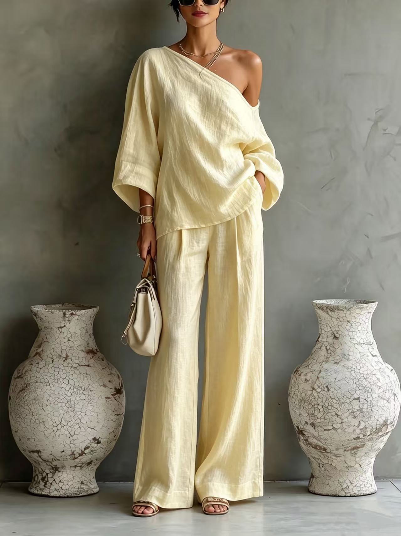 Elegant set consisting of an off-the-shoulder top and wide-leg trousers, in a casual and relaxed style.