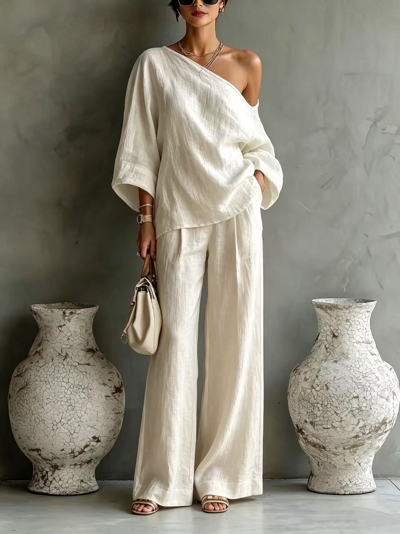 Elegant set consisting of an off-the-shoulder top and wide-leg trousers, in a casual and relaxed style.